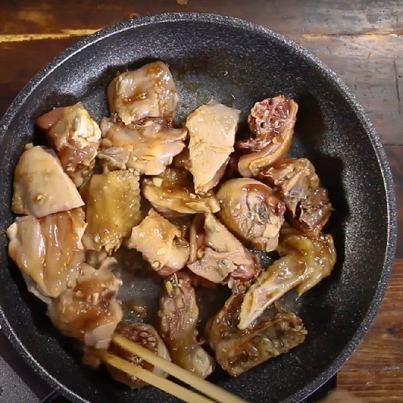 Step 2 Marinate and stir-fry the chicken Pumpkin Chicken Stew