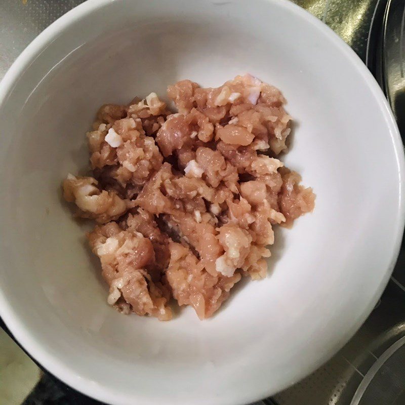 Step 2 Marinate and stir-fry meat Pumpkin soup with minced meat