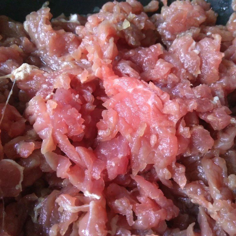 Step 2 Marinating and Stir-frying Beef Stir-fried Broccoli with Beef and Carrot