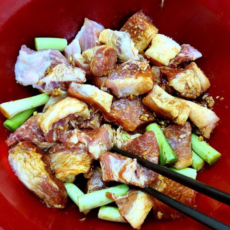 Step 2 Marinate and skewer the meat Grilled pork with leeks