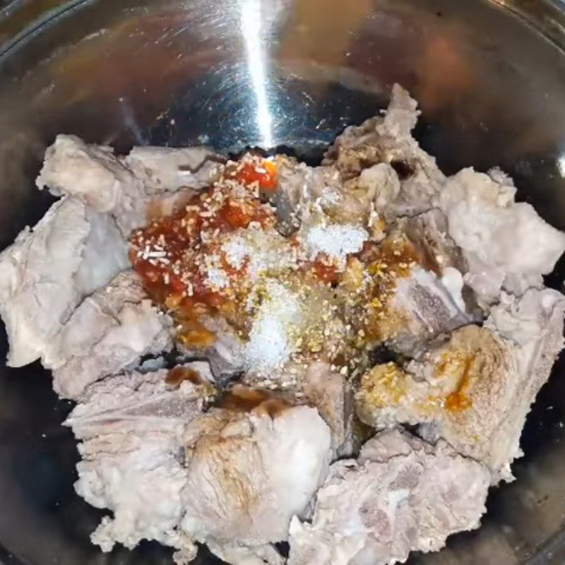 Step 2 Marinating beef bones Beef bone soup with mushrooms (Korean beef bone soup)