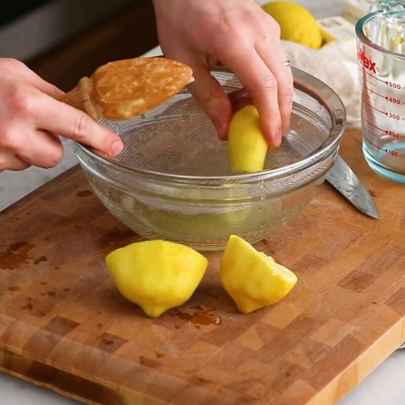 Step 2 Squeeze the lemon juice Lemon jam with egg cream