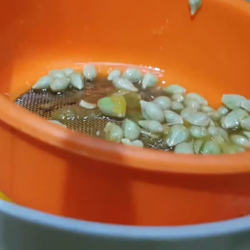 Step 2 Juicing calamondin and peeling calamondin Calamondin soaked in honey and rock sugar