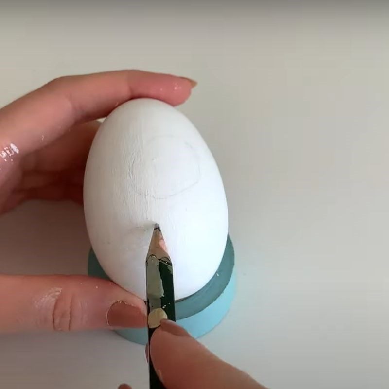 Step 2 Draw shapes Decorate the colored eggs with paint