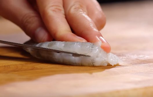 Step 4 Prepare the shrimp meat Thai sauce shrimp