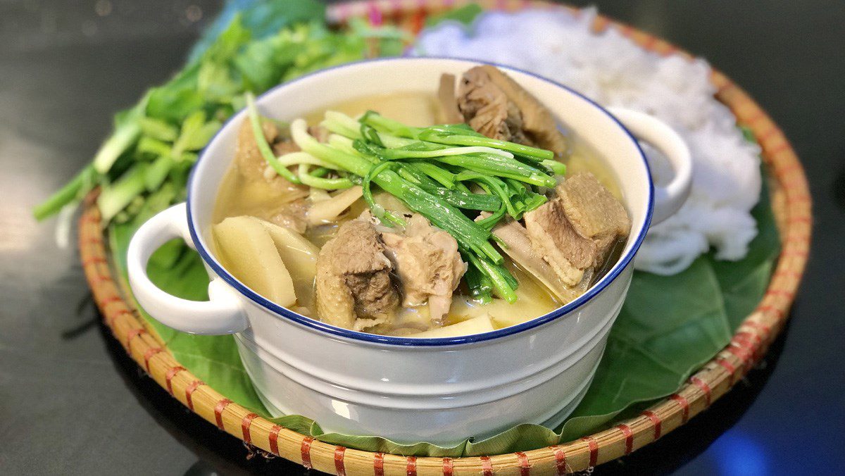 Duck cooked with fresh bamboo shoots