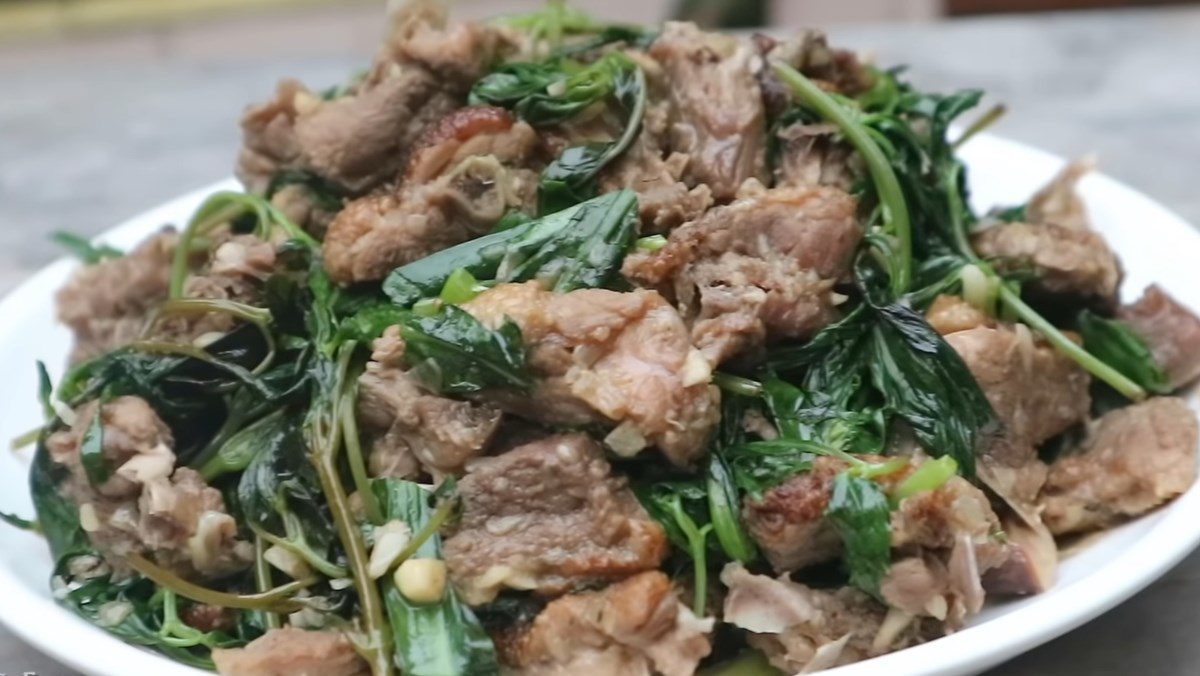 Stir-fried duck with basil