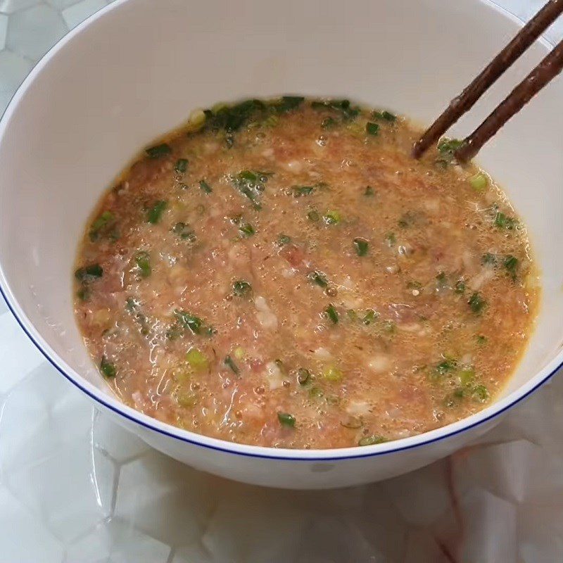 Step 2 Beating eggs with minced meat and minced shrimp Egg roll with shrimp and meat