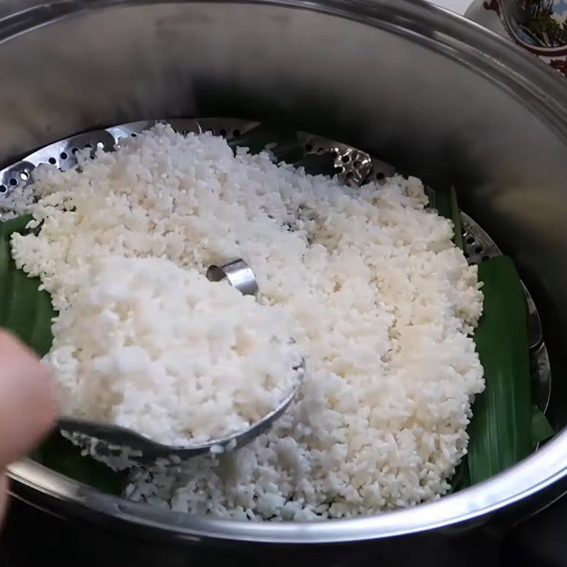 Step 1 Rinse the rice and cook steamed broken rice