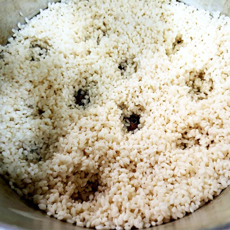 Step 1 Rinse the rice and cook the sticky rice Sticky Rice Chicken using an air fryer (recipe shared by users)