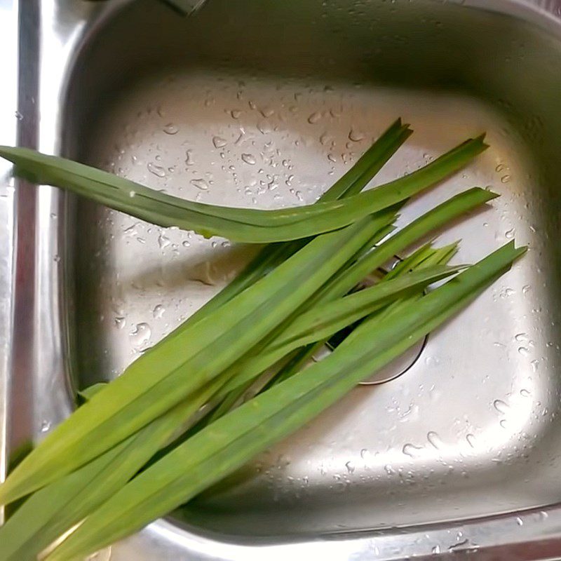 Step 1 Prepare soybeans and pandan leaves Soy Milk using a Blender