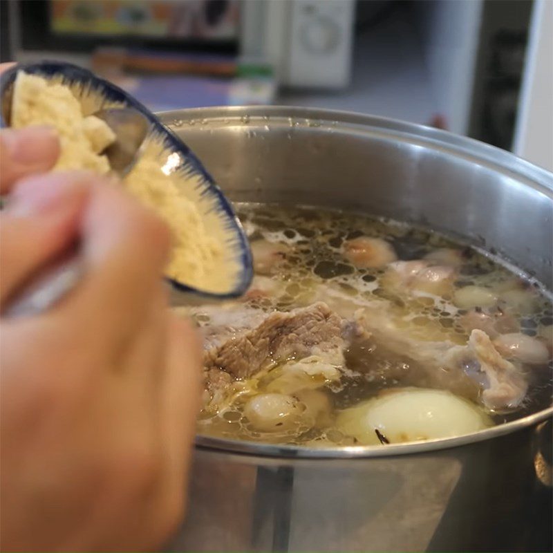 Step 3 Simmer the broth for bone-free beef pho