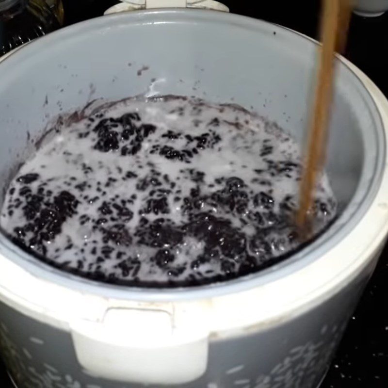 Step 1 Rinse and cook black sticky rice Sticky Black Rice Pudding with Yogurt and Tapioca Pearls