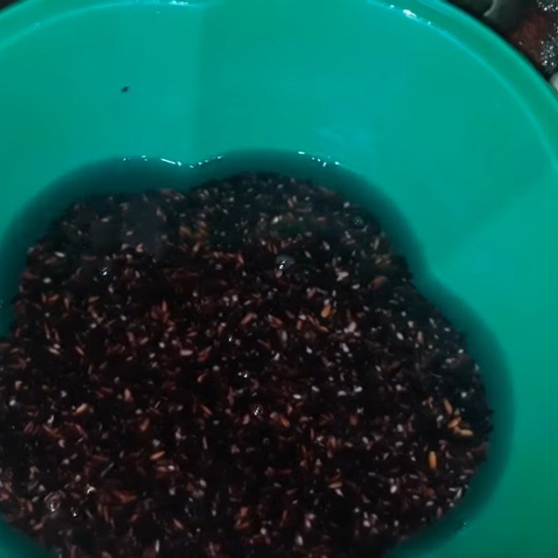 Step 1 Rinse and cook black sticky rice Sticky Black Rice Pudding with Yogurt and Tapioca Pearls