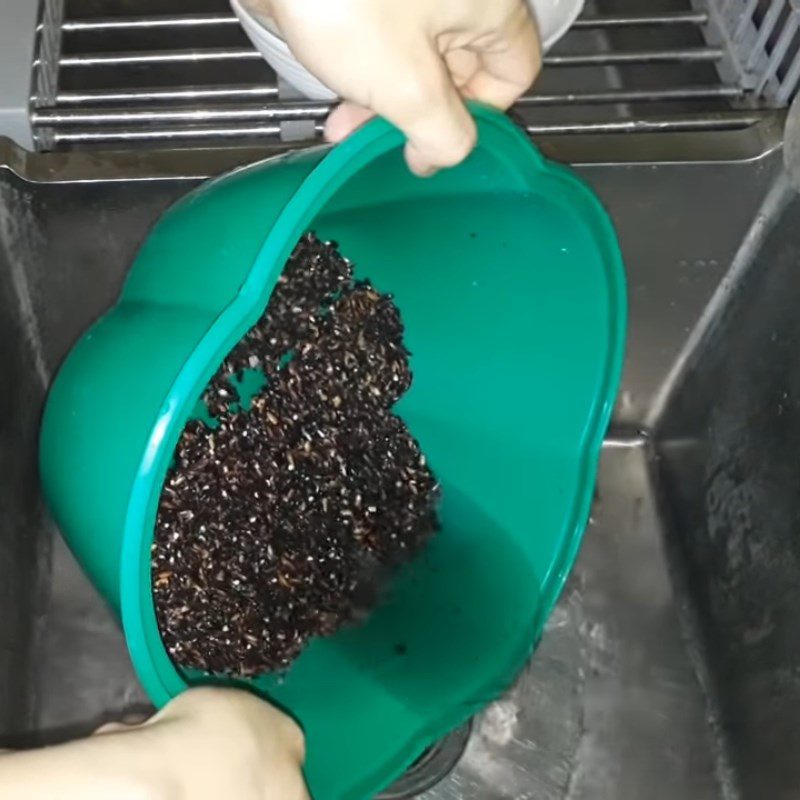 Step 1 Rinse and cook black sticky rice Sticky Black Rice Pudding with Yogurt and Tapioca Pearls