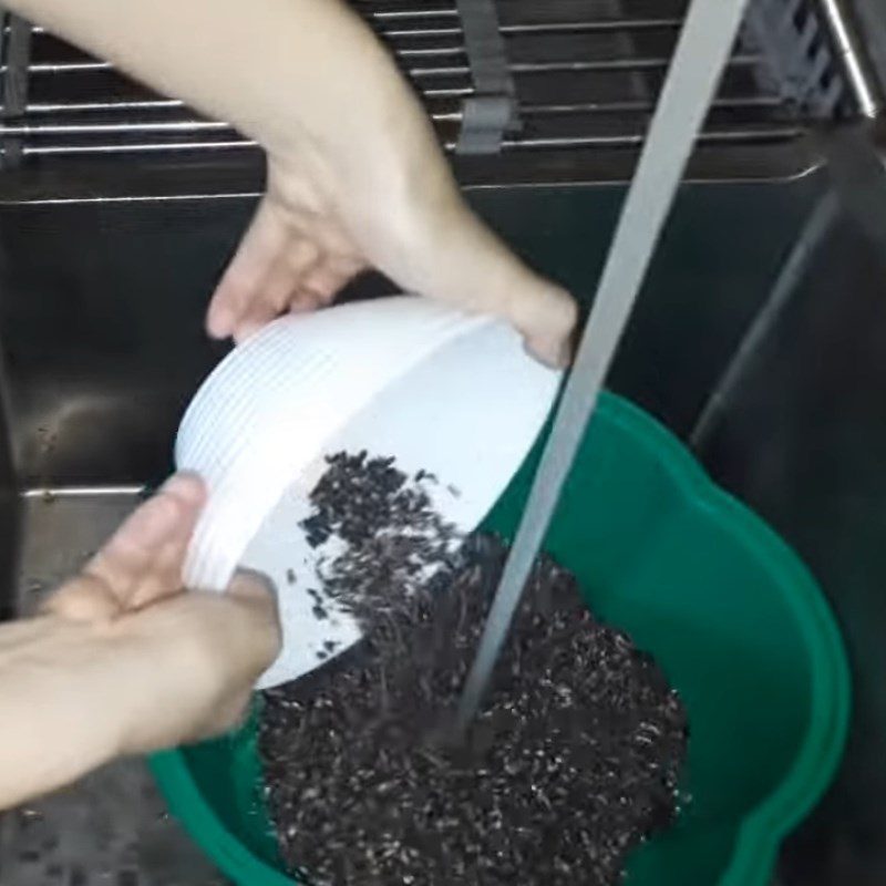 Step 1 Rinse and cook black sticky rice Sticky Black Rice Pudding with Yogurt and Tapioca Pearls