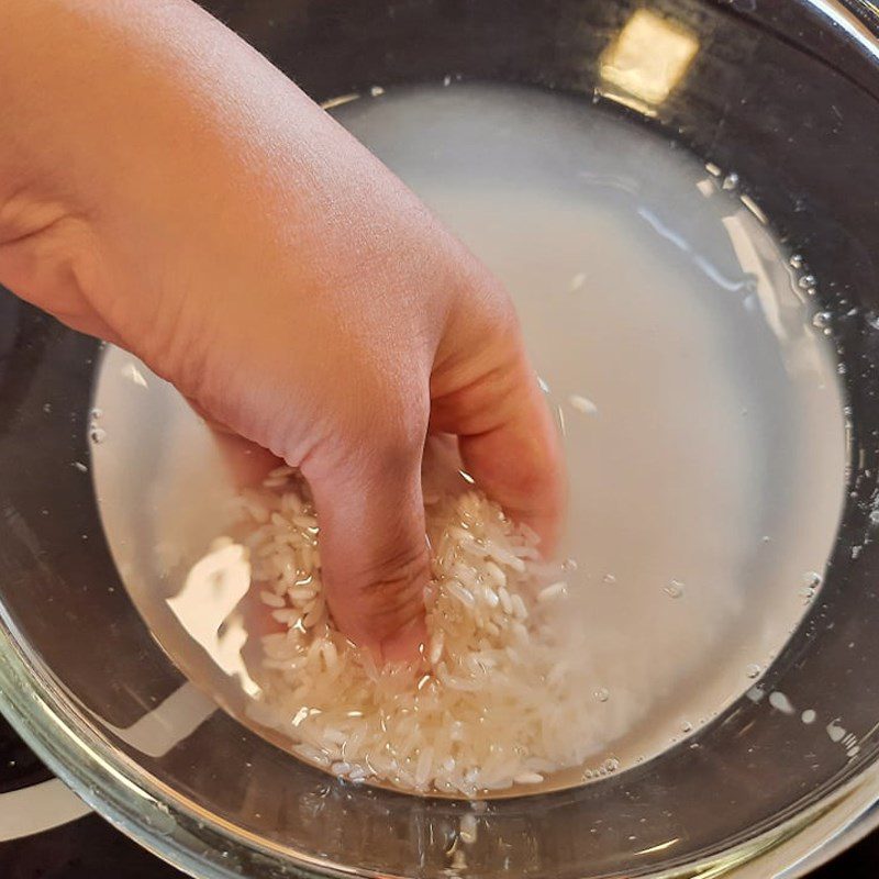 Step 1 Rinse and soak rice Korean roasted rice milk