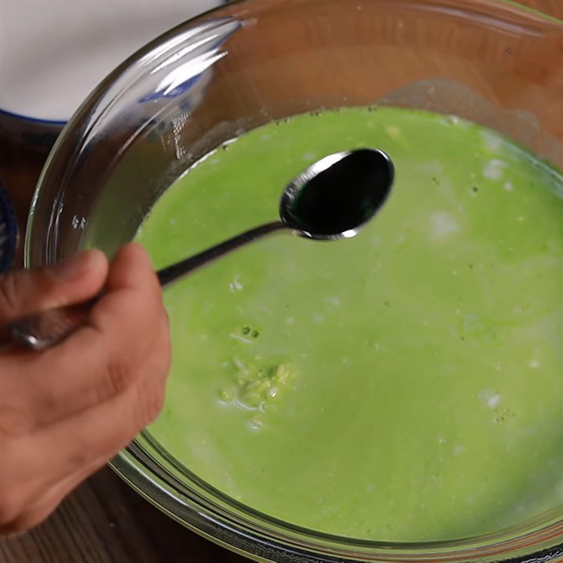 Step 2 Rinse and soak the sticky rice Pandan sticky rice