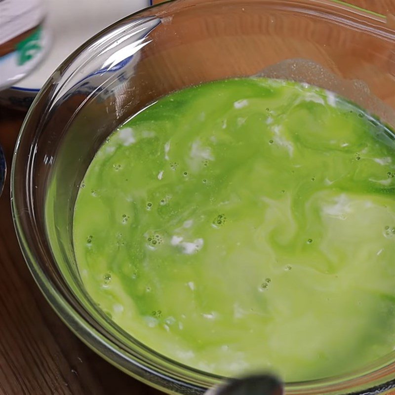 Step 2 Rinse and soak the sticky rice Pandan sticky rice