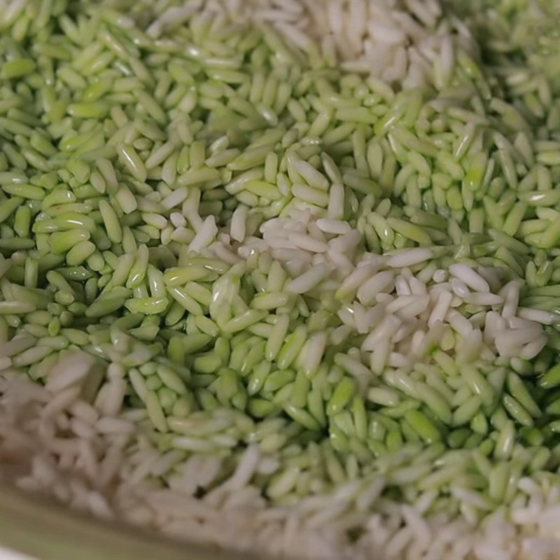 Step 2 Rinse and soak the sticky rice Pandan sticky rice