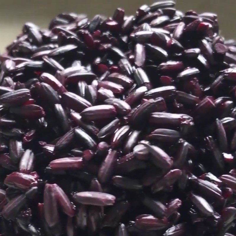 Step 1 Wash and soak black sticky rice for Fruit Yogurt Black Sticky Rice Dessert