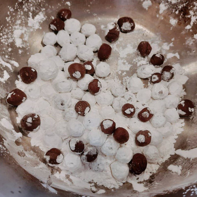 Step 3 Rolling balls for tapioca pearls from glutinous rice flour