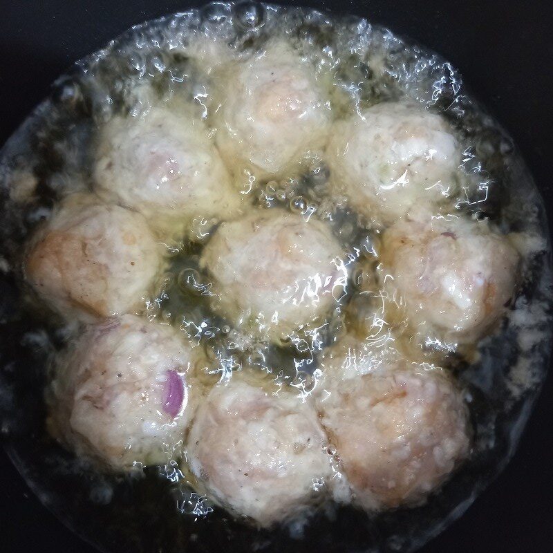 Step 3 Shaping and frying meatballs Tomato sauce meatballs