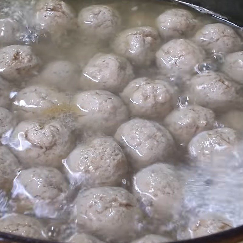 Step 4 Shape and cook beef balls for beef noodle soup