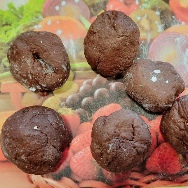 Step 3 Rolling balls for tapioca pearls from glutinous rice flour