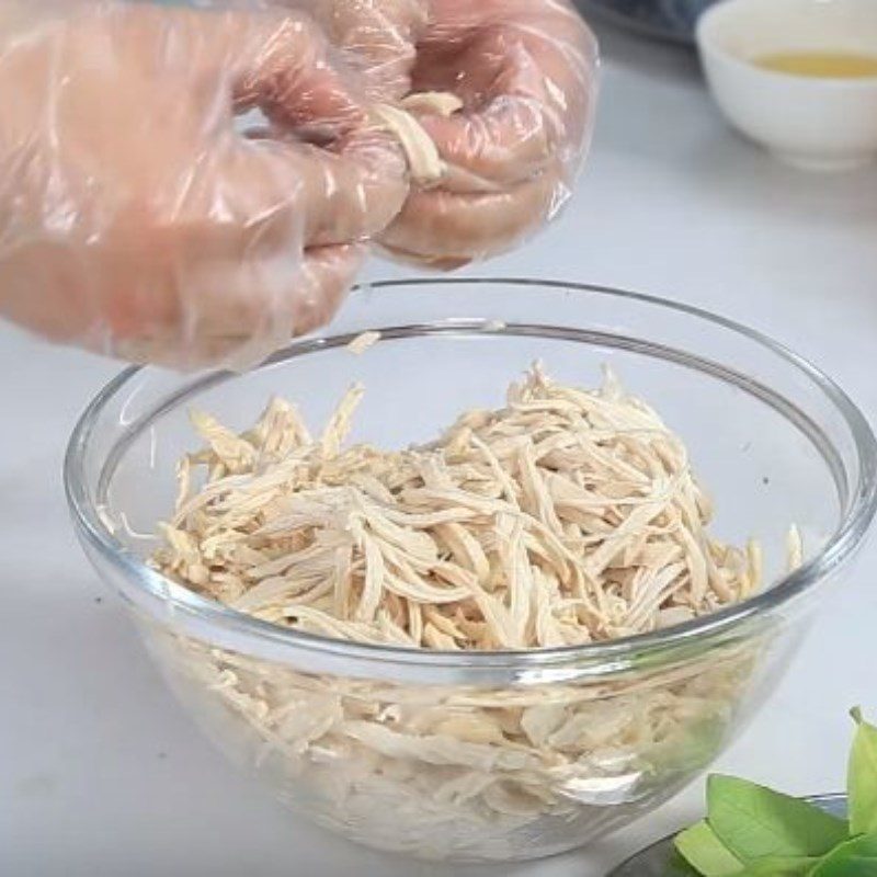 Step 7 Take and shred the chicken Dry Pho Gia Lai