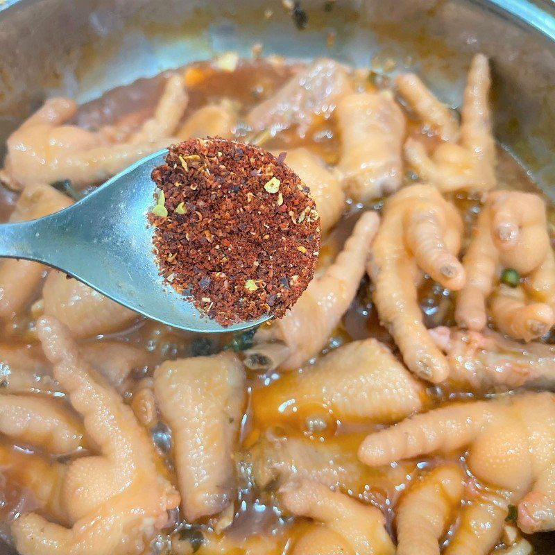 Step 3 Stir-fried Chicken Feet Chicken feet with green pepper sauce