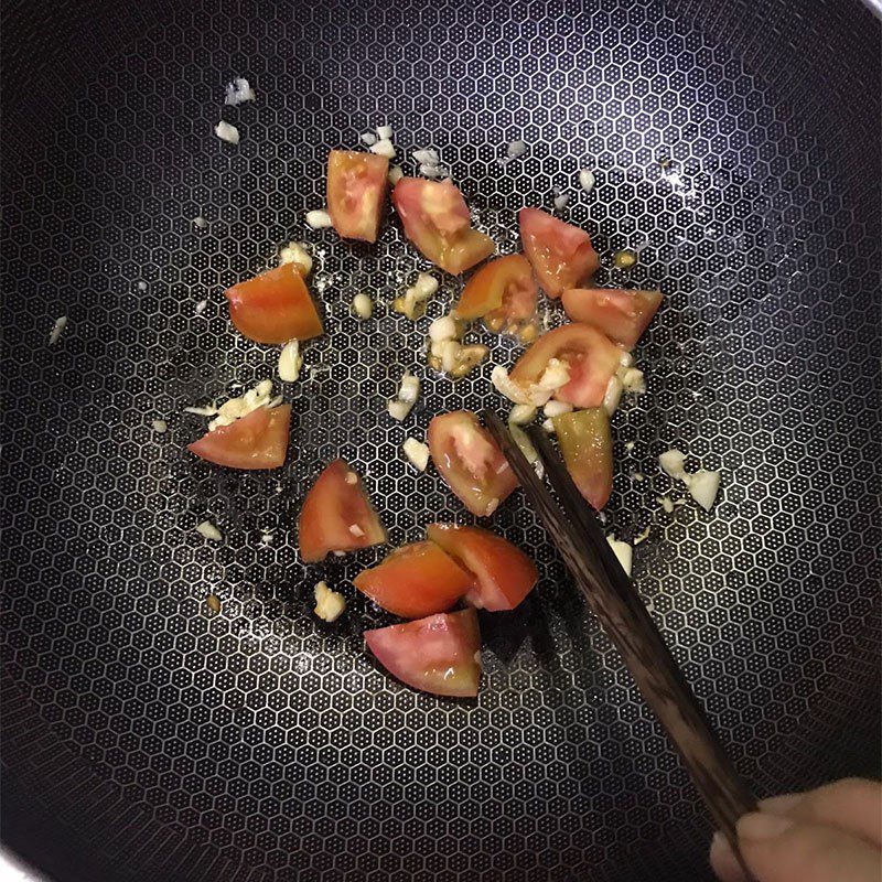 Step 2 Stir-fried cabbage with tomatoes Stir-fried cabbage with tomatoes