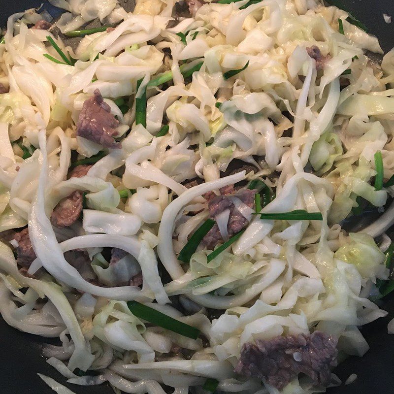 Step 3 Stir-fried cabbage with beef Stir-fried cabbage with beef