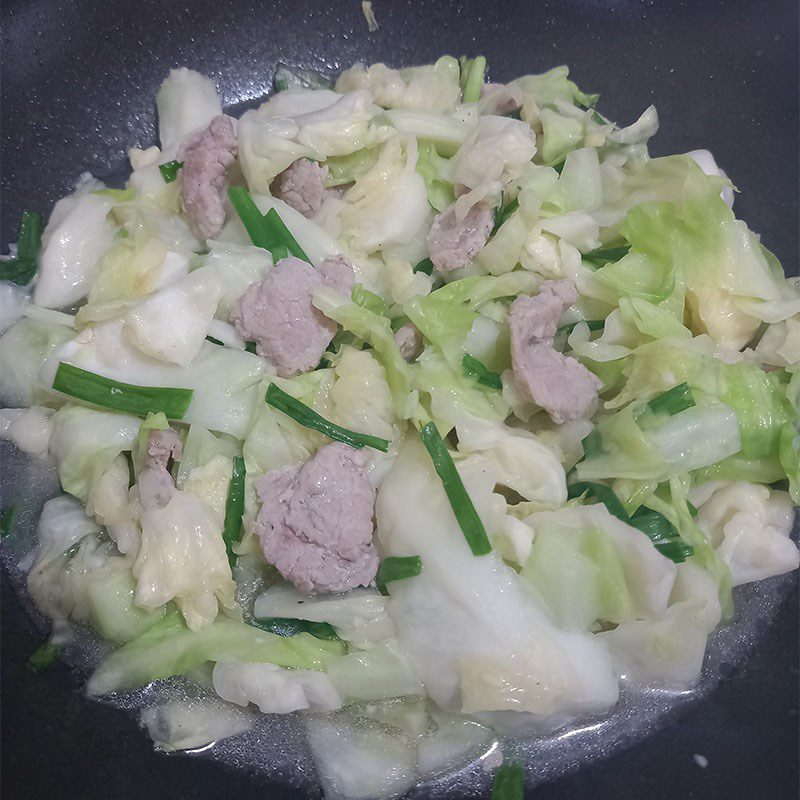 Step 3 Stir-fried cabbage with pork Stir-fried cabbage with pork