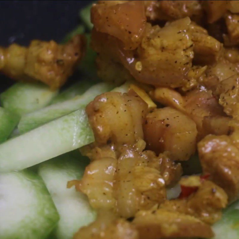 Step 5 Stir-fried gourd with pork Stir-fried pork with gourd