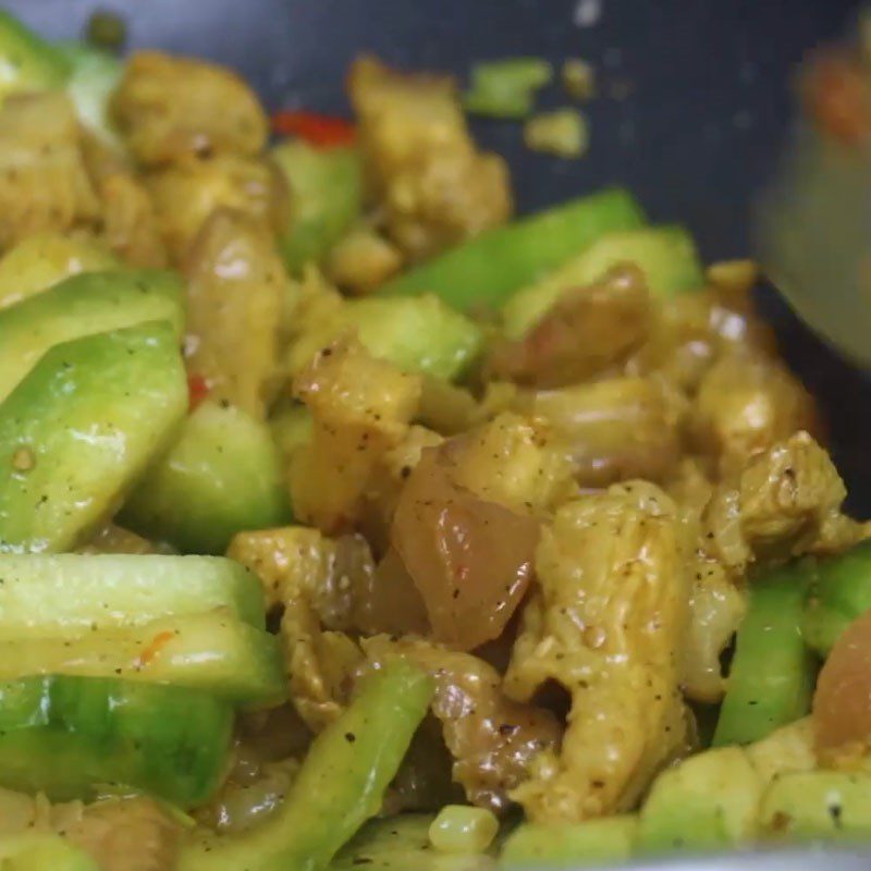 Step 5 Stir-fried gourd with pork Stir-fried pork with gourd