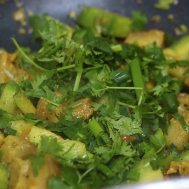 Step 5 Stir-fried gourd with pork Stir-fried pork with gourd