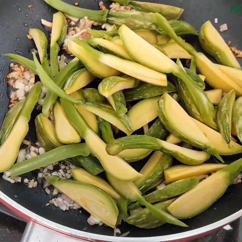 Step 3 Stir-frying pumpkin Beef stir-fried with pumpkin