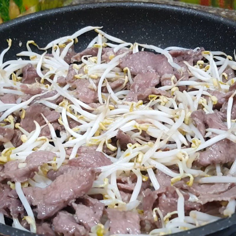 Step 4 Stir-fried beef Sweet and sour beef noodle salad