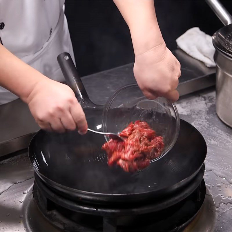 Step 3 Stir-frying beef Chinese-style