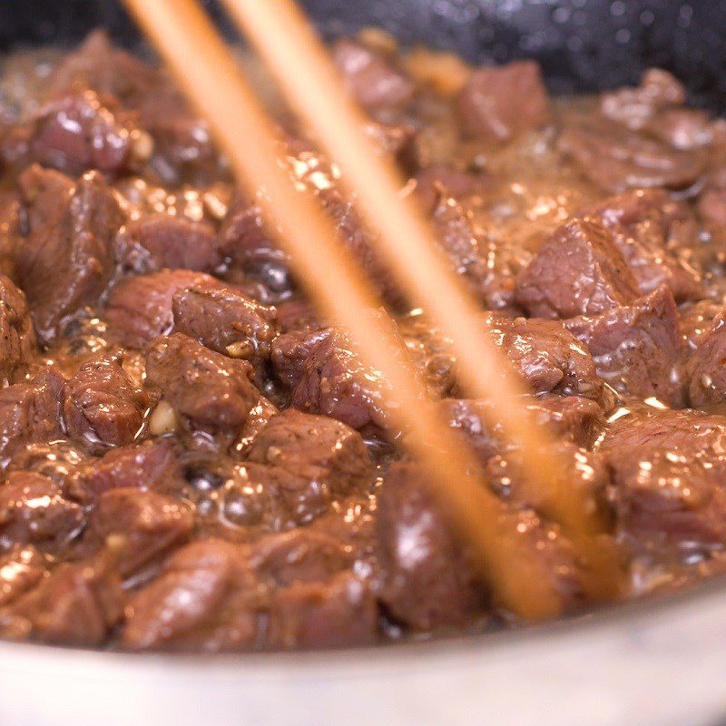 Step 3 Stir-fry the beef Beef soaked in calamondin sauce