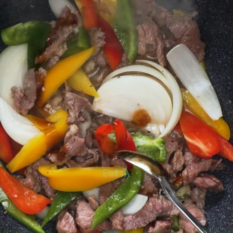 Step 3 Stir-fried beef Beef stir-fried with bell peppers and onions