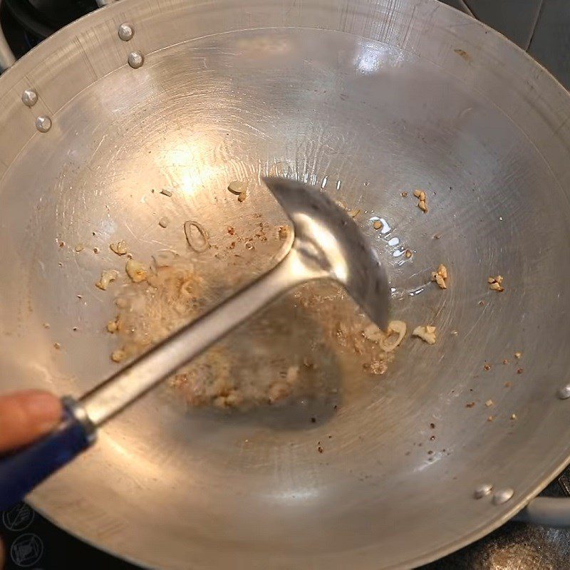 Step 4 Stir-fry the pigeon with gourd Stir-fried pigeon with gourd