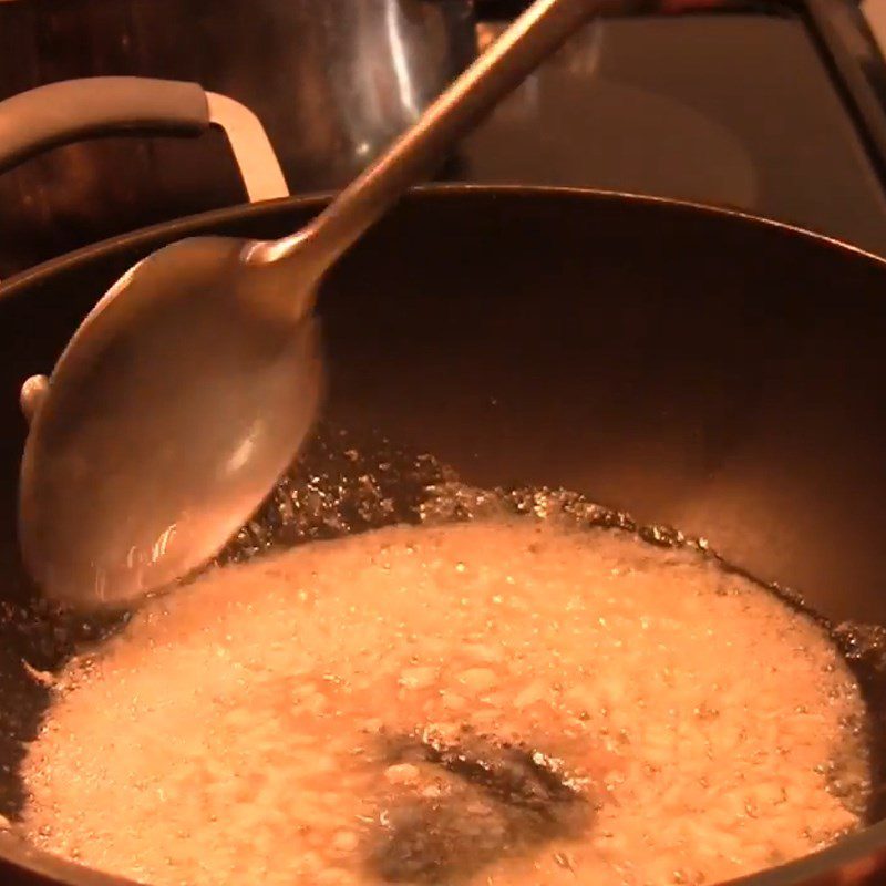 Step 2 Stir-fried garlic butter Stir-fried garlic butter mussels