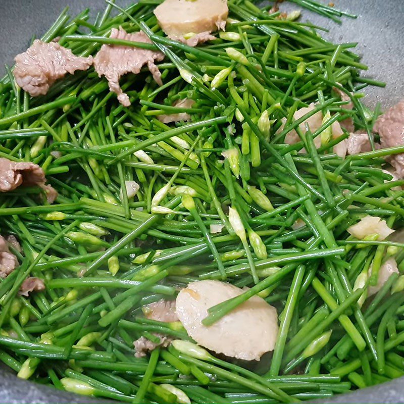 Step 2 Stir-fried beef balls Beef balls stir-fried with chives