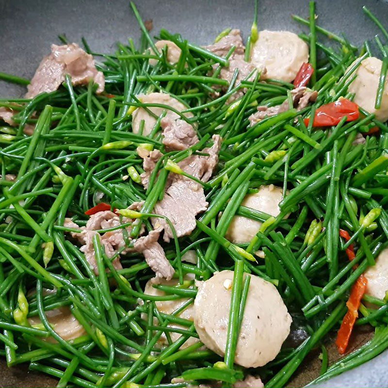 Step 2 Stir-fried beef balls Beef balls stir-fried with chives