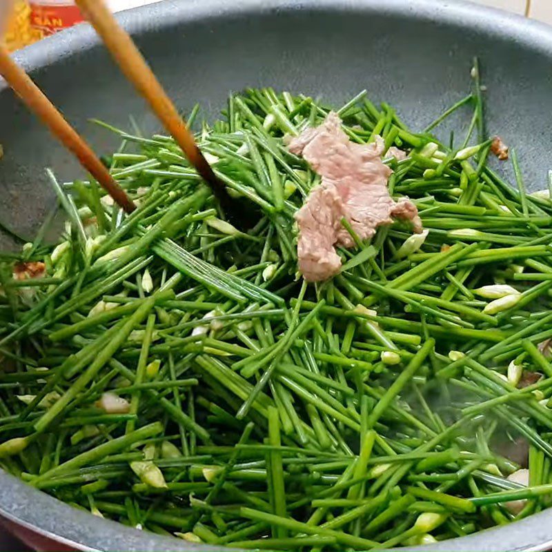 Step 2 Stir-fried beef balls Beef balls stir-fried with chives