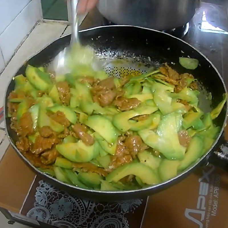 Step 4 Stir-fried butter with beef