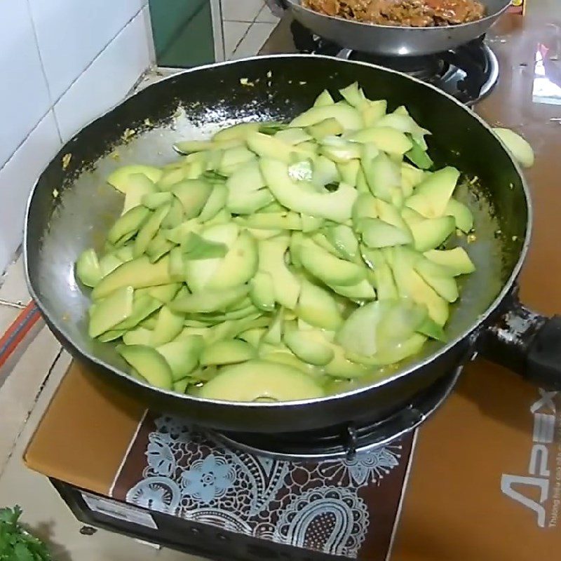 Step 4 Stir-fried butter with beef