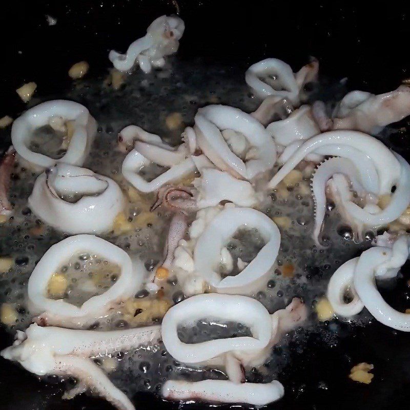 Step 3 Stir-fried bamboo shoots Stir-fried bamboo shoots with squid